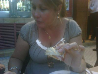 Mama menjan un PIRIPI a la Bodeguita de Antonio Romero a Sevilla